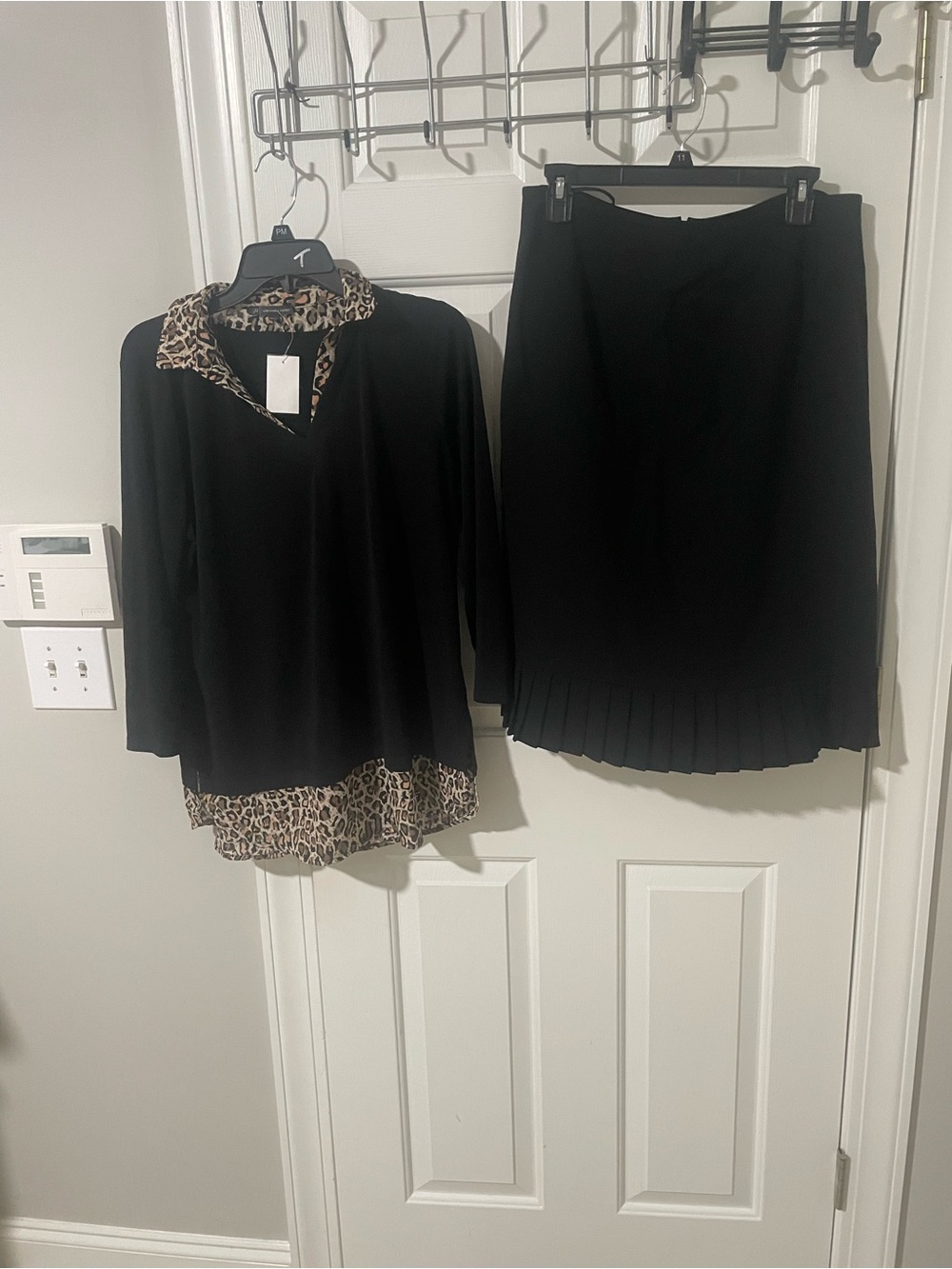 Women’s Black Pleated Hem  sz12 Skirt large leopard trim top